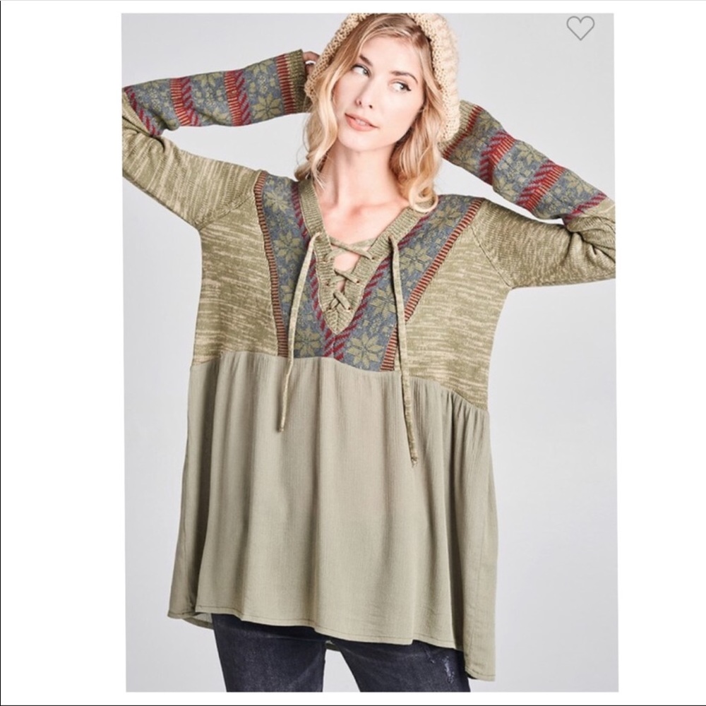 Sassy😍green lace-up top w/embroidery detail -🙏Donated to Catholic Charities🙏 - Picture 2 of 8